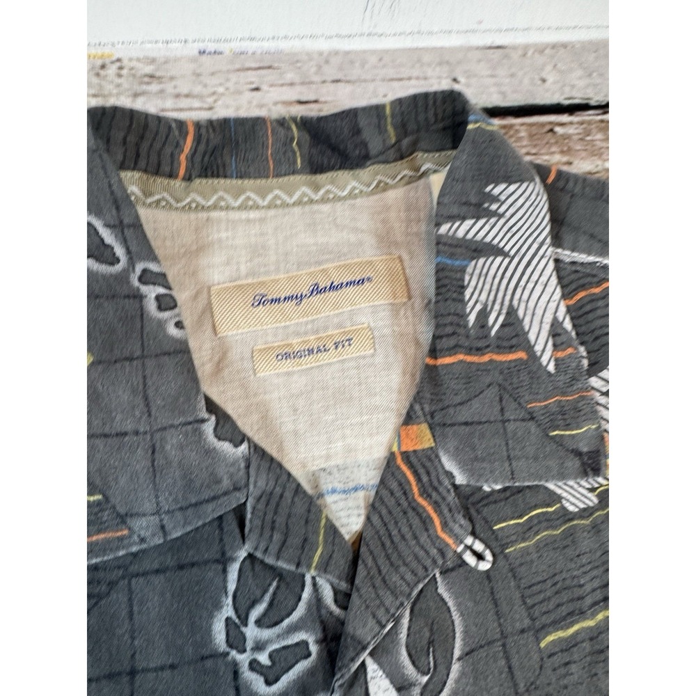 Tommy Bahama Hawaiian Islands Crab Shirt Button Up Men's Medium 100% Silk Gray - Picture 3 of 8